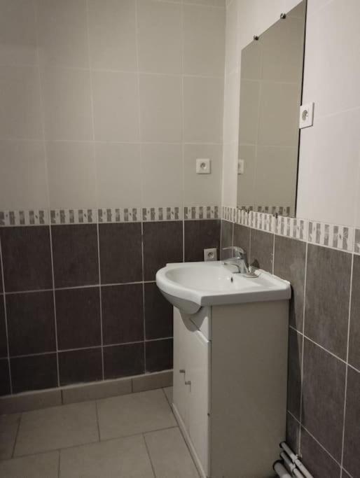 Agreable Maison Avec Parking Gratuit Apartment Amiens Exterior foto
