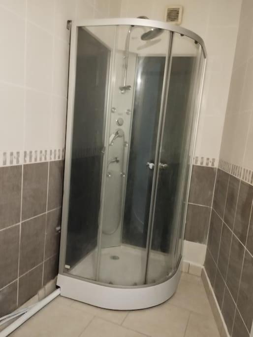 Agreable Maison Avec Parking Gratuit Apartment Amiens Exterior foto